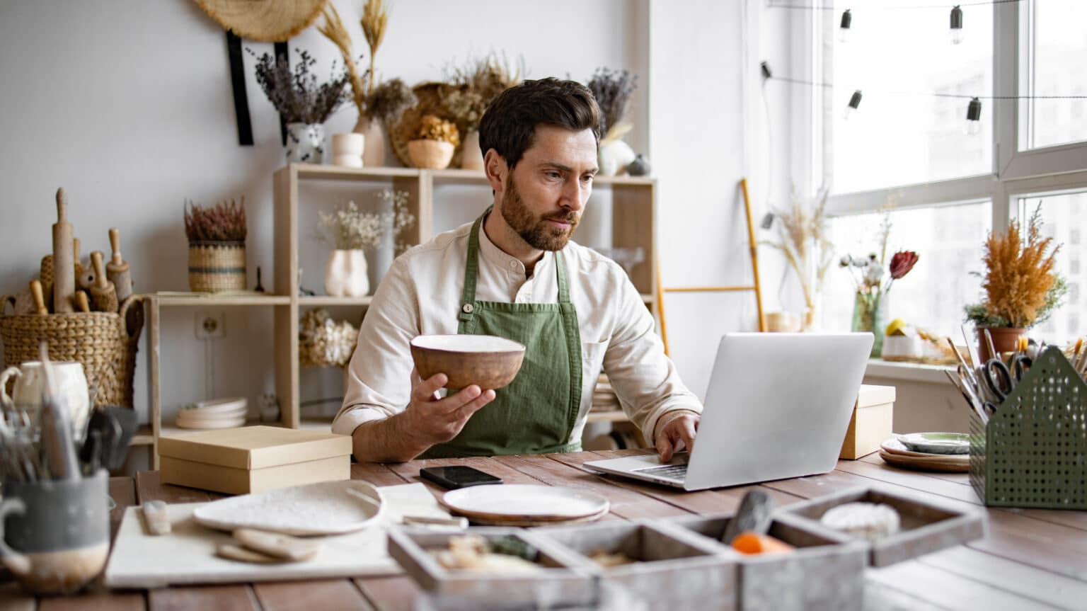 Webhotelli 2025 - Opas valintaan, ominaisuuksiin ja hintaan